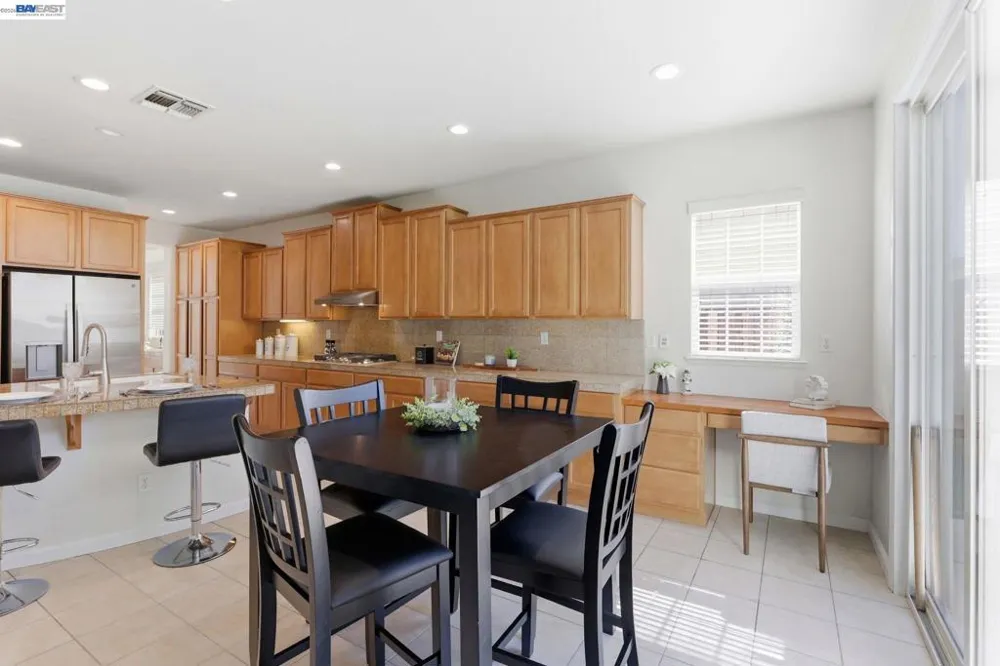 24 E Heritage Dr Mountain House, CA 95391