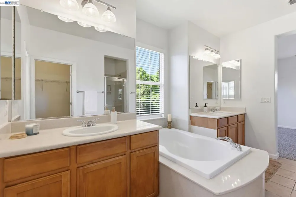 24 E Heritage Dr Mountain House, CA 95391
