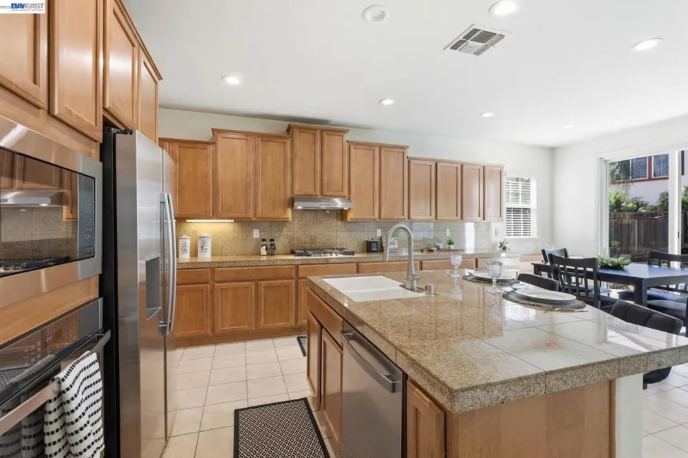 24 E Heritage Dr Mountain House, CA 95391