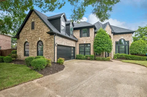 407 Greenway Court