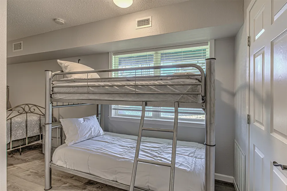 208 Riverside Drive Kingsland, TX 78639