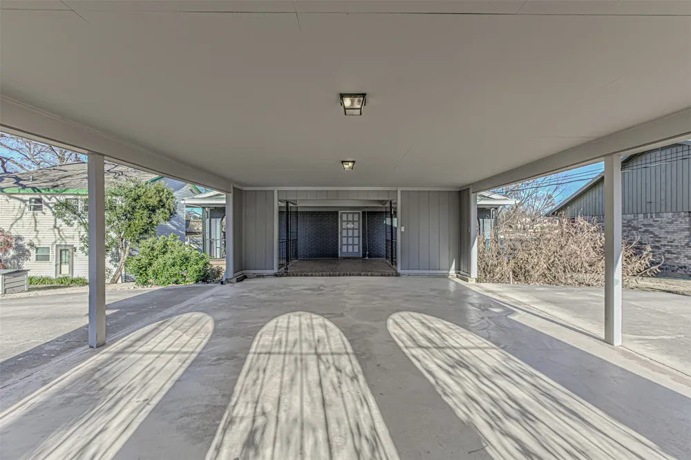 208 Riverside Drive Kingsland, TX 78639