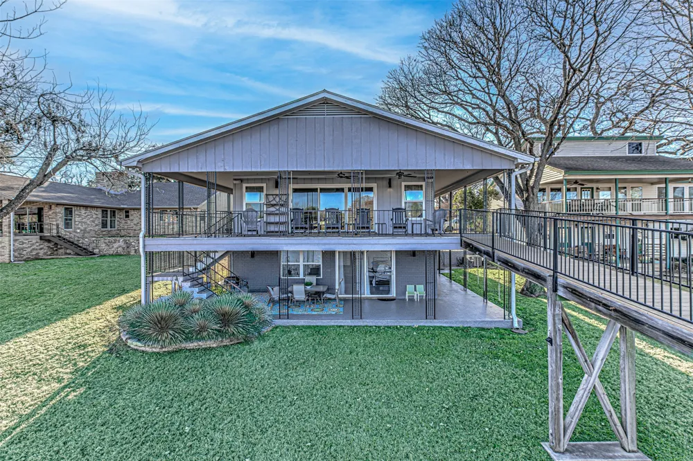 208 Riverside Drive Kingsland, TX 78639