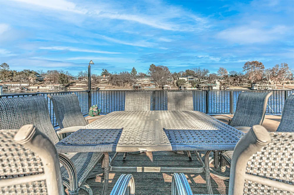 208 Riverside Drive Kingsland, TX 78639
