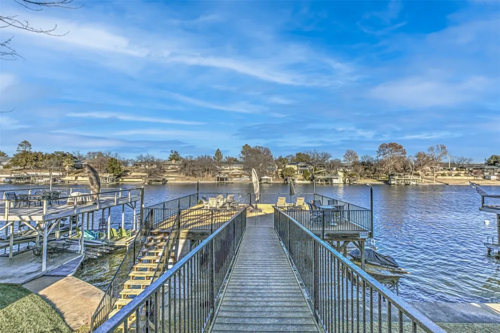 208 Riverside Drive Kingsland, TX 78639