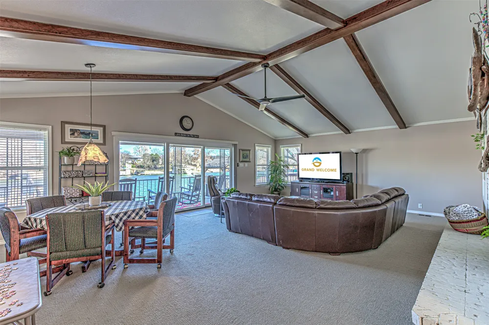 208 Riverside Drive Kingsland, TX 78639