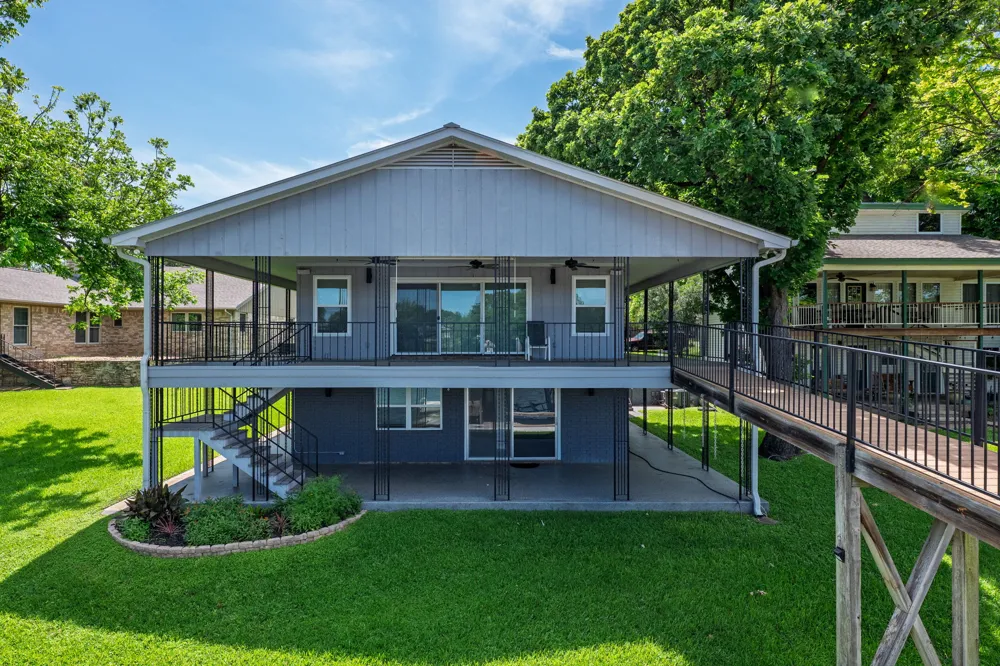 208 Riverside Drive Kingsland, TX 78639
