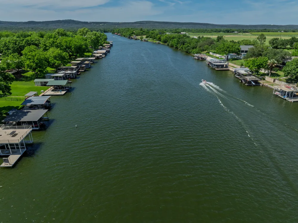 208 Riverside Drive Kingsland, TX 78639