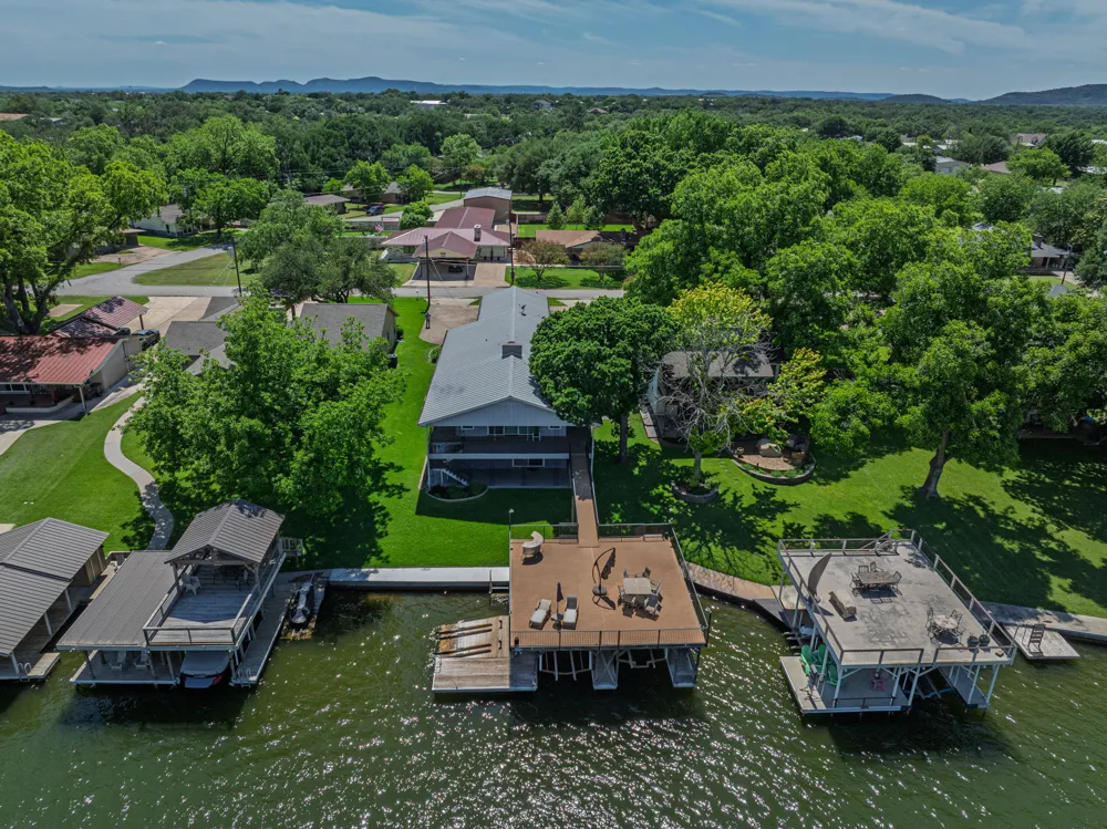 208 Riverside Drive Kingsland, TX 78639