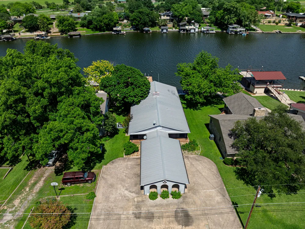 208 Riverside Drive Kingsland, TX 78639