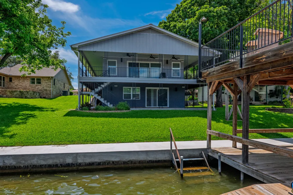 208 Riverside Drive Kingsland, TX 78639