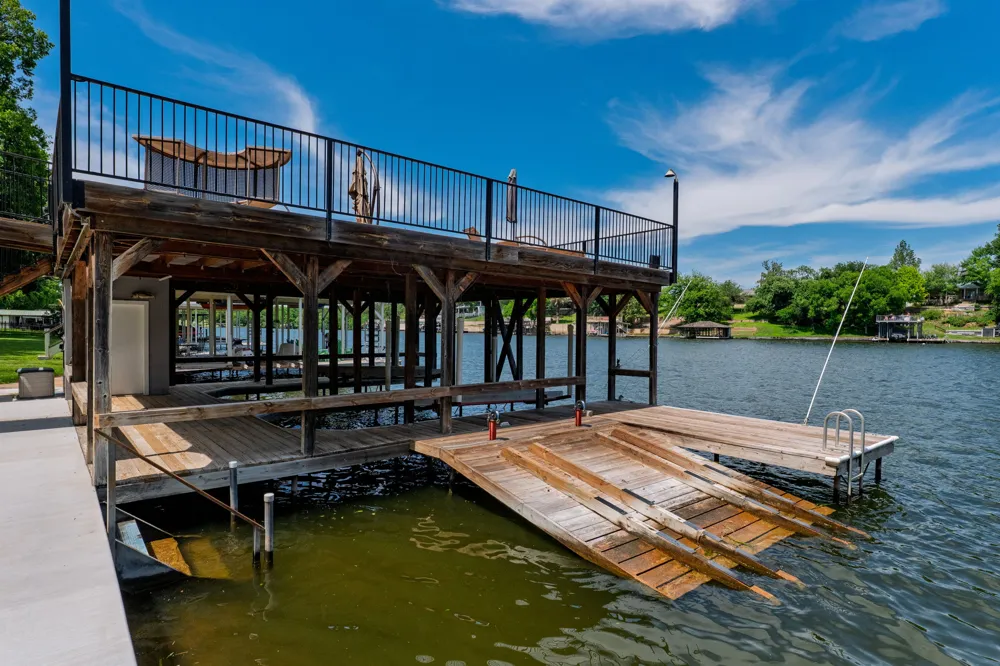208 Riverside Drive Kingsland, TX 78639