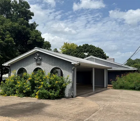 208 Riverside Drive