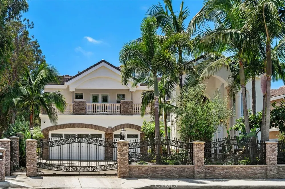16611 Graham Huntington Beach, CA 92649