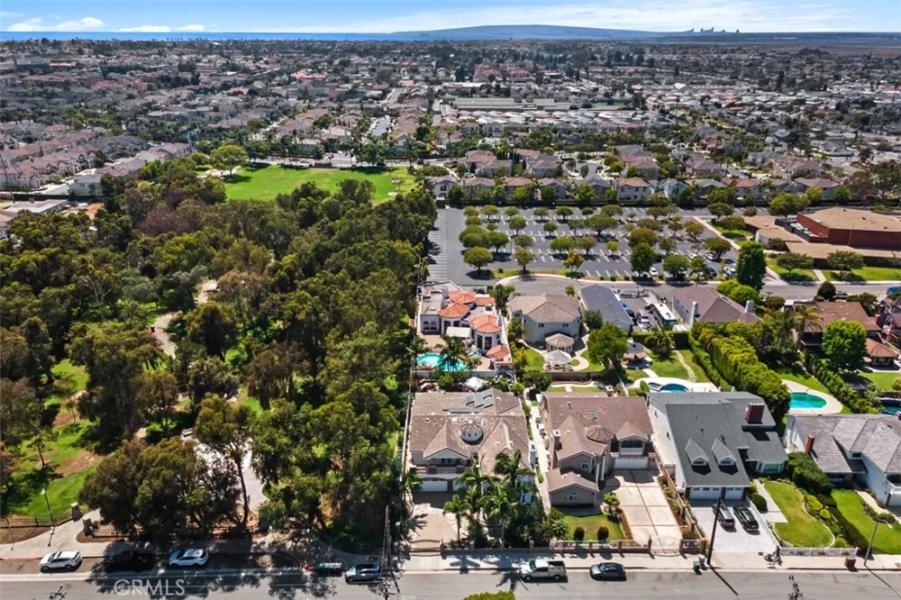 16611 Graham Huntington Beach, CA 92649