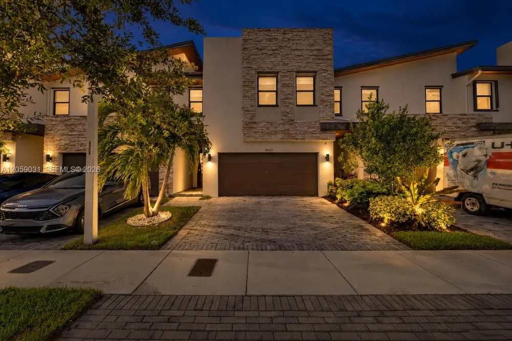 10533 NW 78th Ter Doral, FL 33178