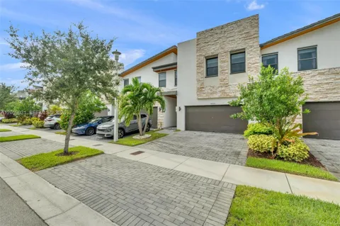 10533 NW 78th Ter
