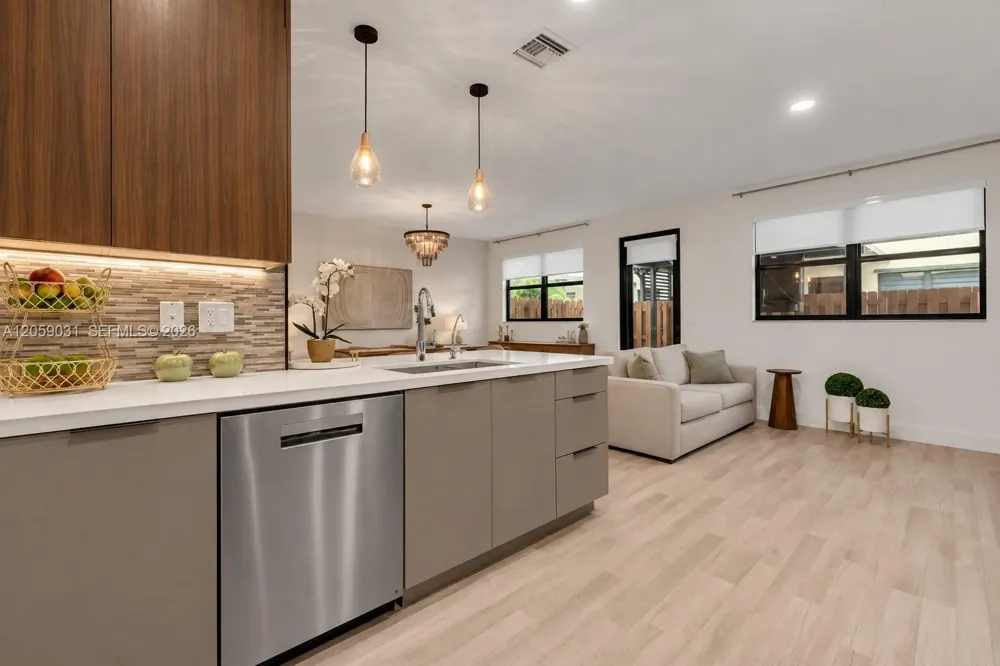 10533 NW 78th Ter Doral, FL 33178