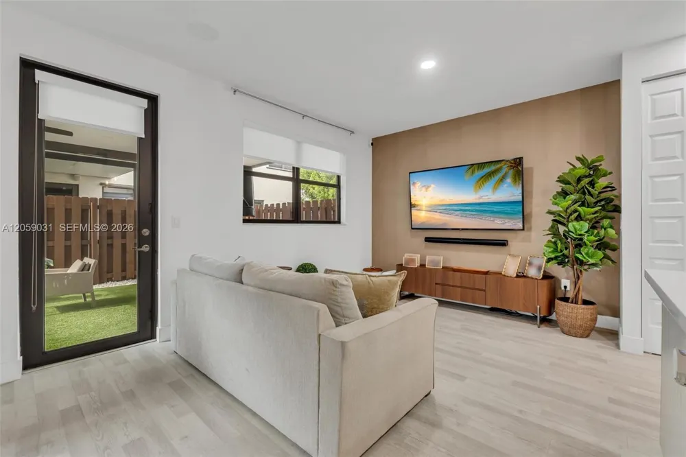 10533 NW 78th Ter Doral, FL 33178