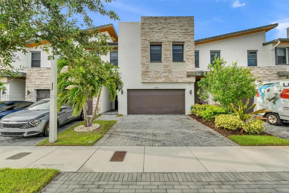 10533 NW 78th Ter Doral, FL 33178