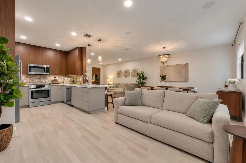 10533 NW 78th Ter Doral, FL 33178
