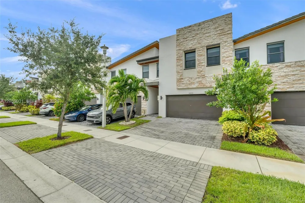 10533 NW 78th Ter Doral, FL 33178