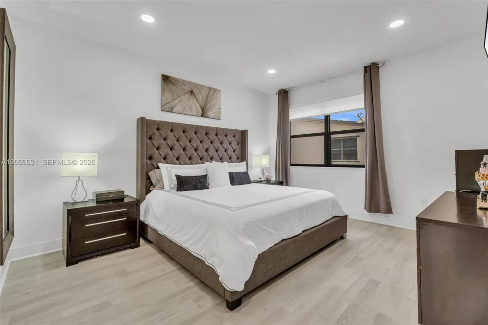 10533 NW 78th Ter Doral, FL 33178