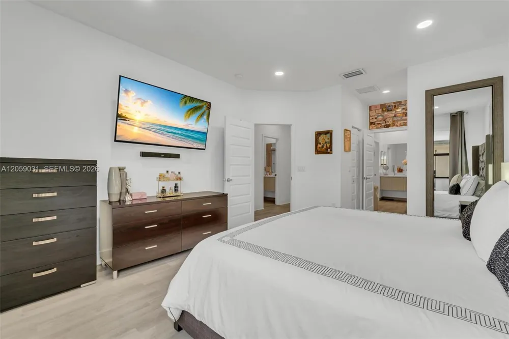 10533 NW 78th Ter Doral, FL 33178
