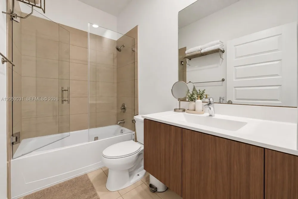 10533 NW 78th Ter Doral, FL 33178