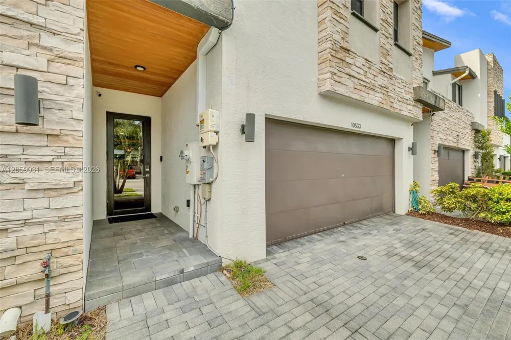 10533 NW 78th Ter Doral, FL 33178