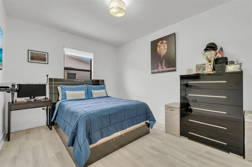 10533 NW 78th Ter Doral, FL 33178