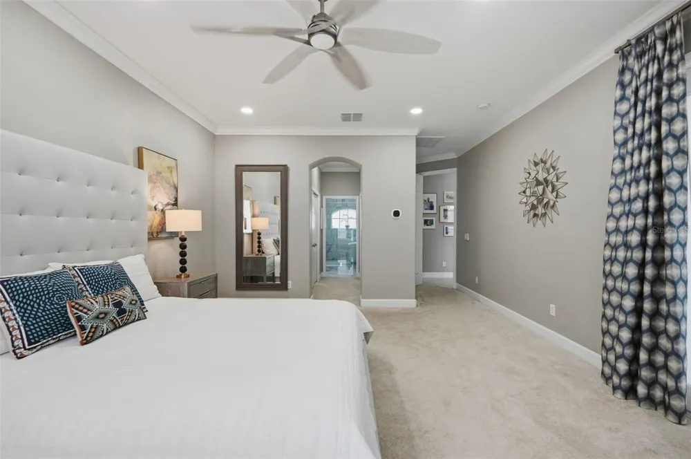4618 AVENUE LONGCHAMPS Lutz, FL 33558