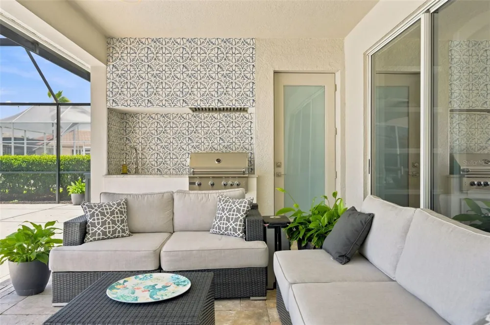 4618 AVENUE LONGCHAMPS Lutz, FL 33558
