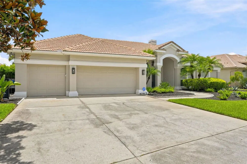 4618 AVENUE LONGCHAMPS Lutz, FL 33558