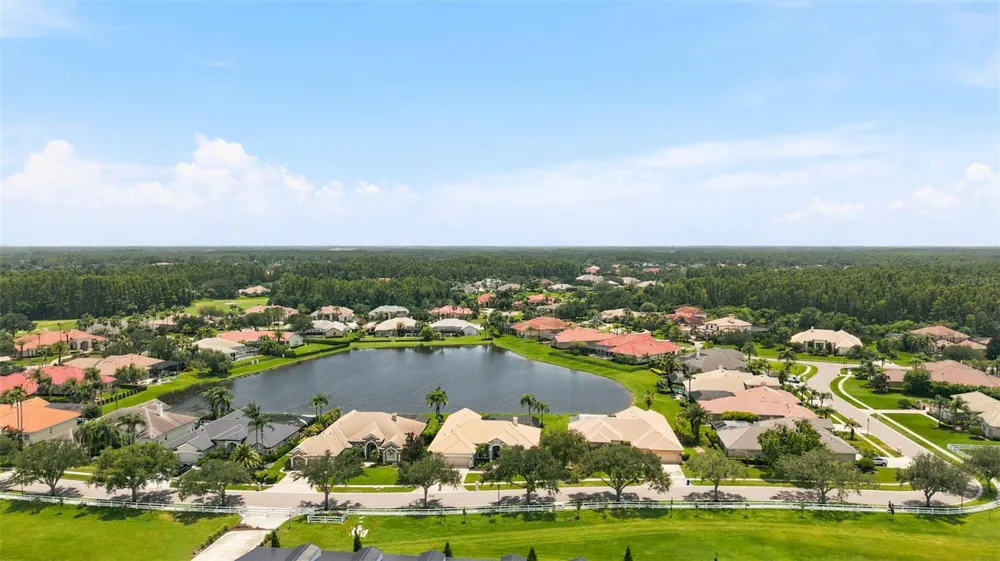 4618 AVENUE LONGCHAMPS Lutz, FL 33558
