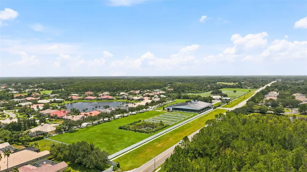 4618 AVENUE LONGCHAMPS Lutz, FL 33558