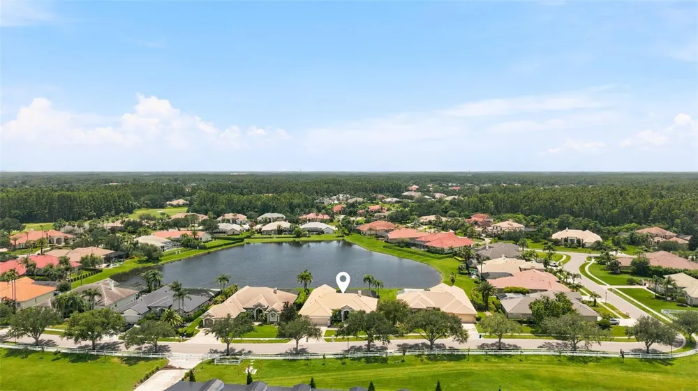 4618 AVENUE LONGCHAMPS Lutz, FL 33558