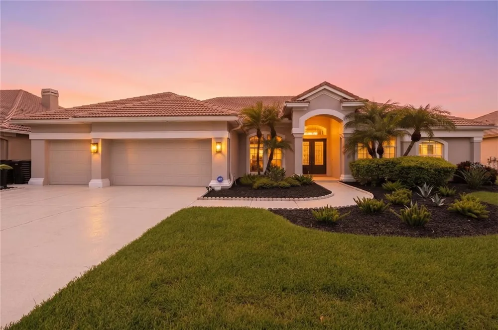 4618 AVENUE LONGCHAMPS Lutz, FL 33558