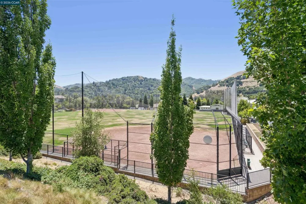 28 Wild Plum Way Orinda, CA 94563