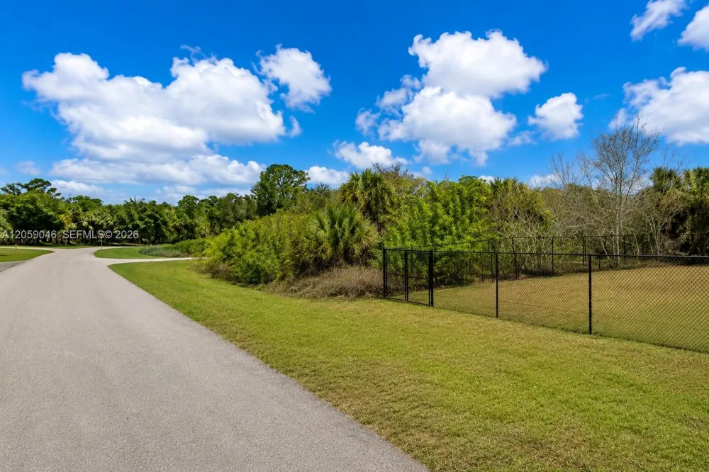 101 HOLLAND DR La Belle, FL 33935