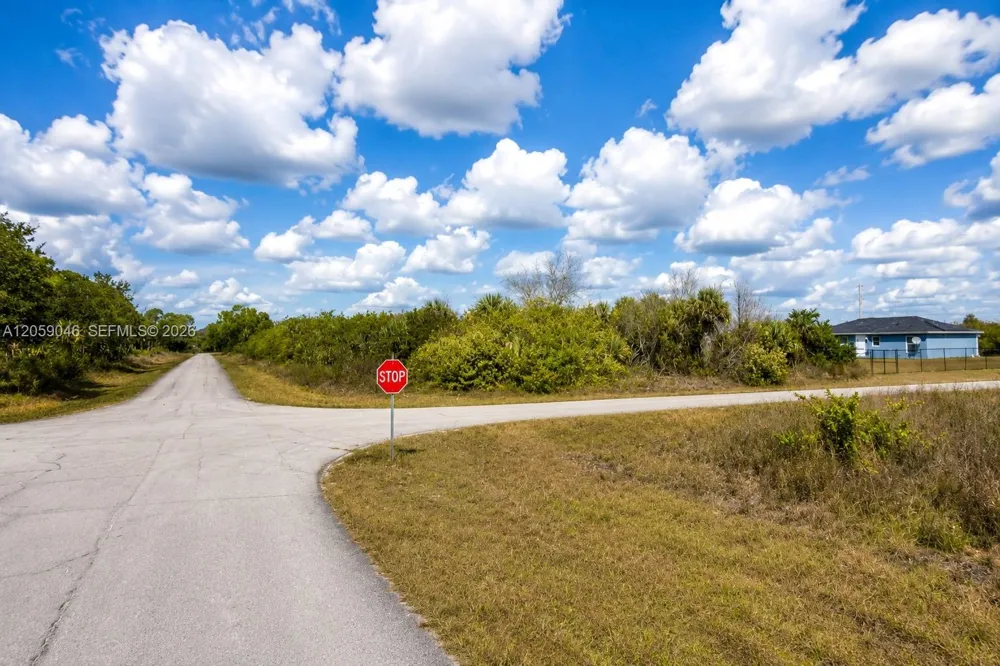 101 HOLLAND DR La Belle, FL 33935