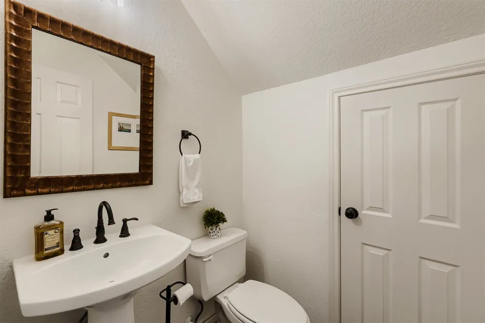 1918 Lakeway Boulevard Lakeway, TX 78734
