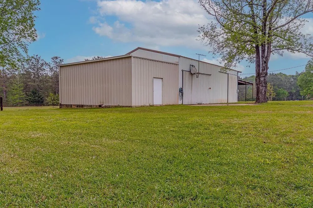 16190 Us Highway 59 Moscow, TX 75960