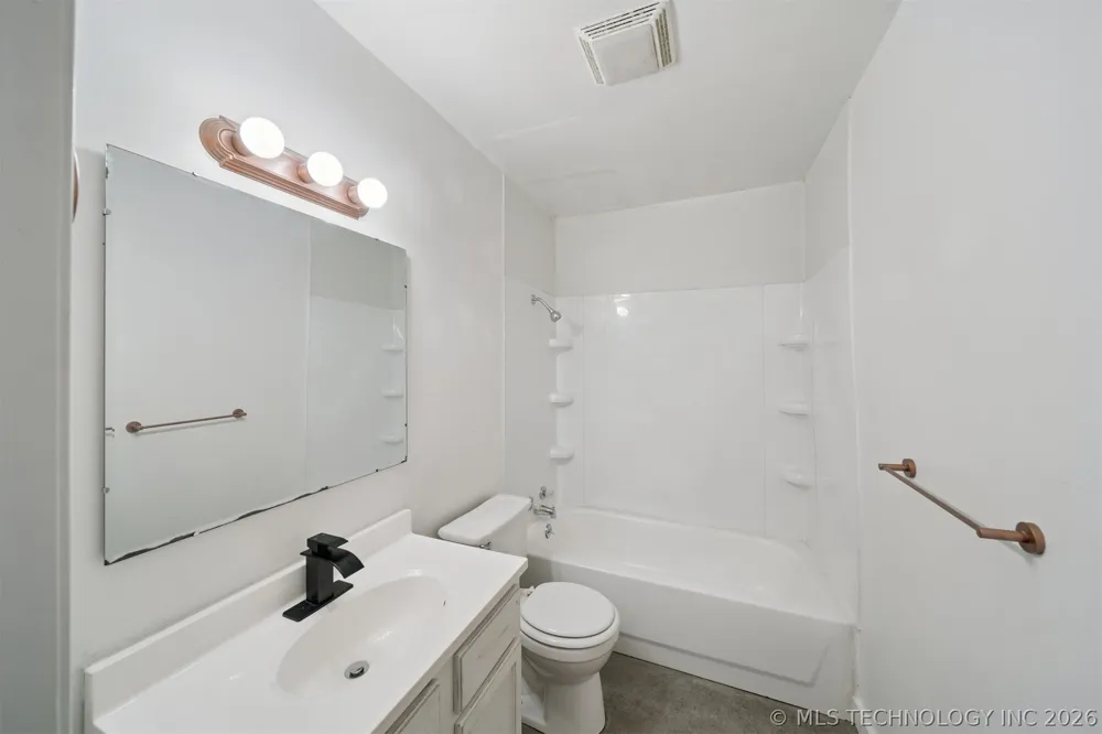 15 S Mayes Street Pryor, OK 74361