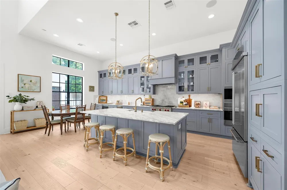 215 W 34th Street Houston, TX 77018