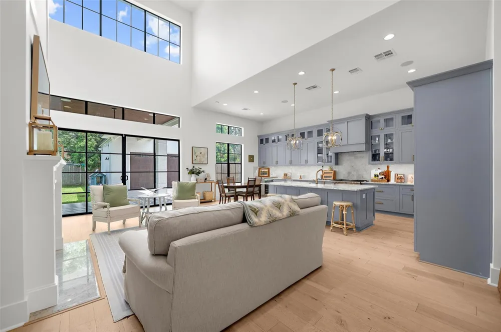 215 W 34th Street Houston, TX 77018