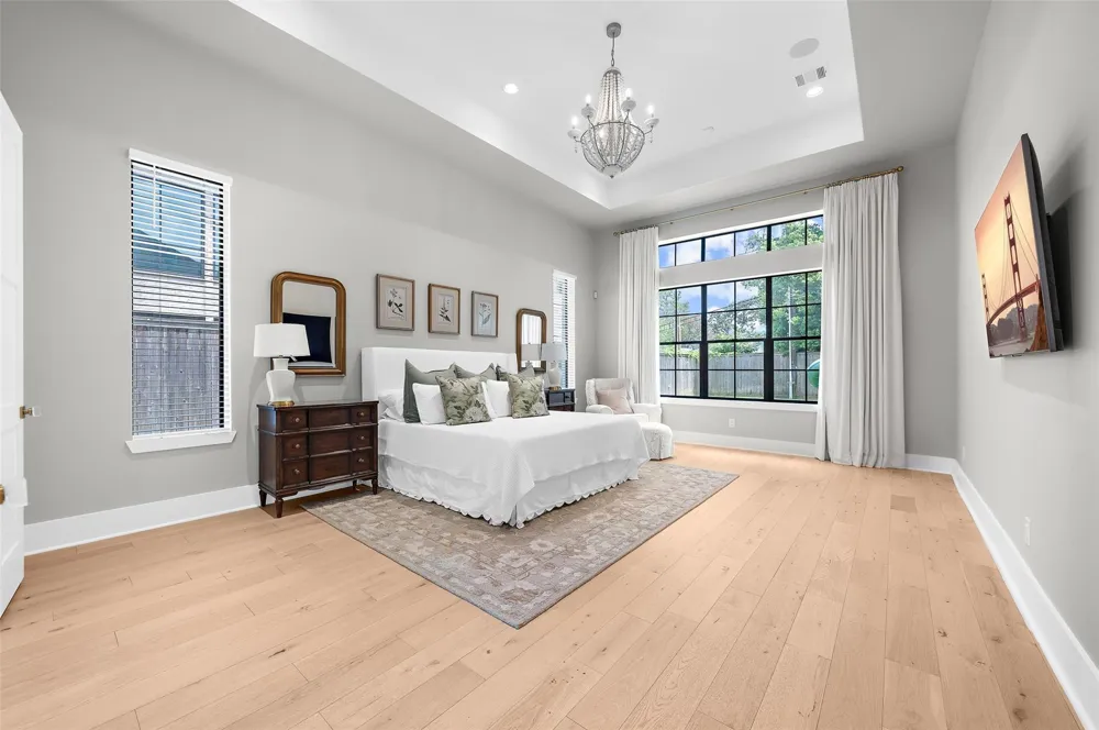 215 W 34th Street Houston, TX 77018