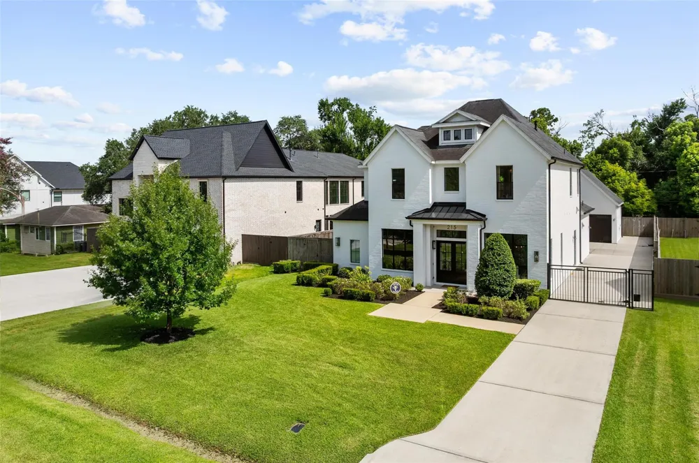 215 W 34th Street Houston, TX 77018