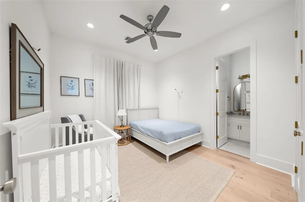 215 W 34th Street Houston, TX 77018