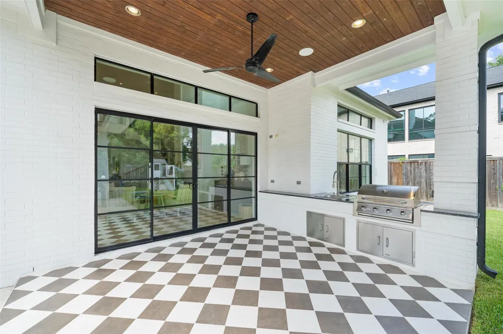 215 W 34th Street Houston, TX 77018